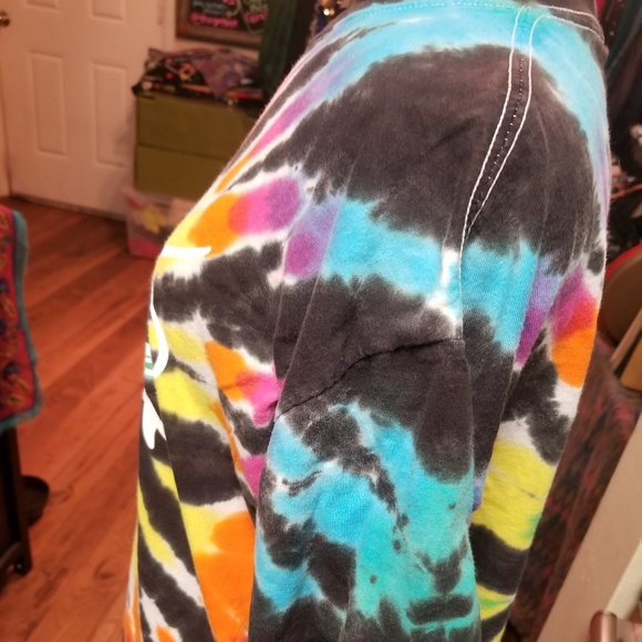 Retro Style Tiedye Maui Nix Surf Shop Tee - Picture 5 of 7